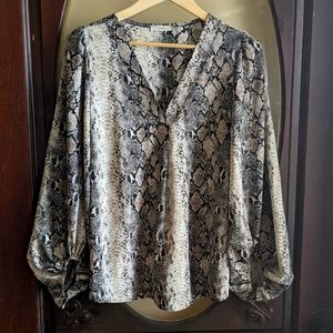 Jodifl Size Medium snake skin blouse